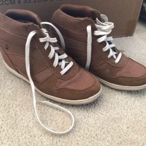 Wedge sneakers